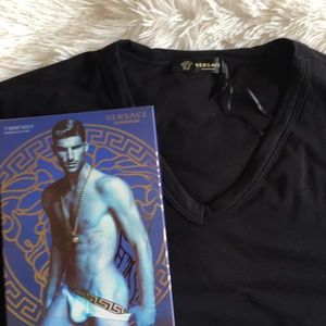 Auth BNWT Versace short sleeve t-shirt: Medium